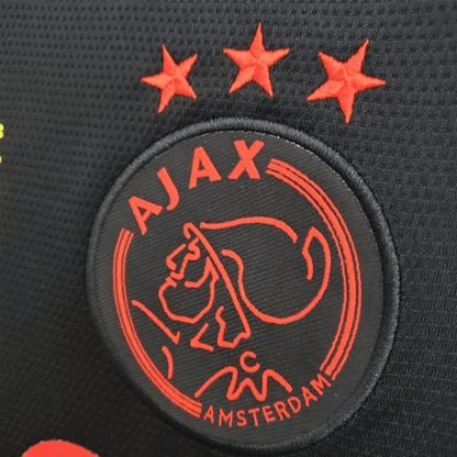 Camiseta local del Ajax “Bob Marley” 21/22