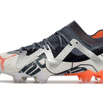 Chuteira Campo Puma Future Ultimate FG Branca, Prata e Laranja "Astronaut Pack"