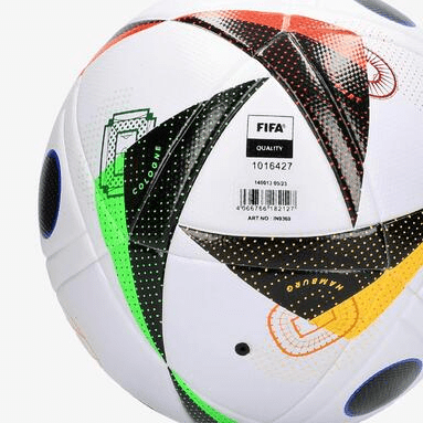 Balón de fútbol de la Eurocopa 2024