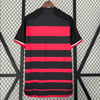 Camiseta local del Flamengo 2024
