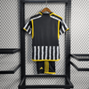 Kit local para niños de la Juventus 23/24