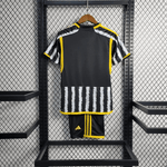Kit local para niños de la Juventus 23/24
