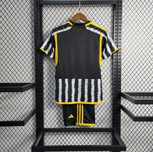 Kit local para niños de la Juventus 23/24