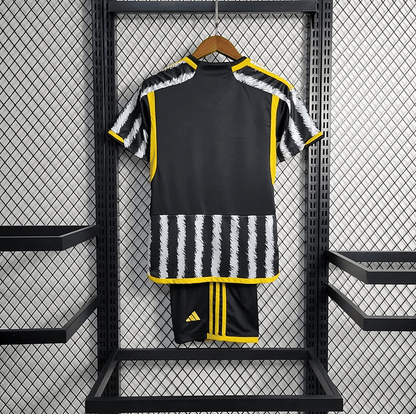 Kit local para niños de la Juventus 23/24