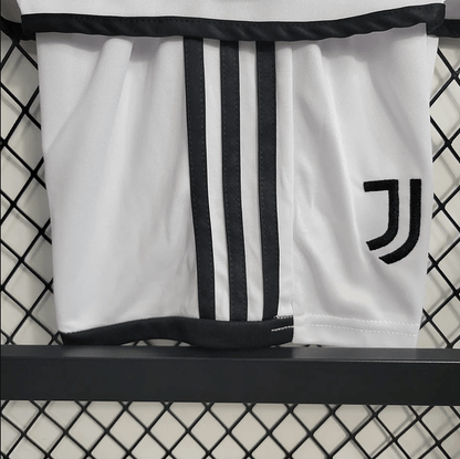 Kit infantil de la Juventus 2023/24
