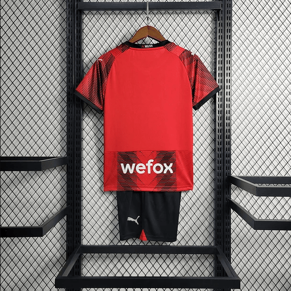 Kit infantil del AC Milan 2023/24