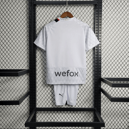 Kit infantil del AC Milan 2023/24
