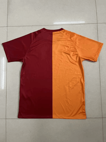Camiseta local del Galatasaray 2023/24