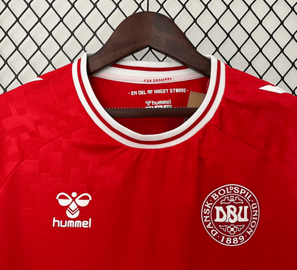 Camiseta local de Dinamarca 2024