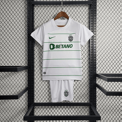 Kit infantil del Sporting 2023/24
