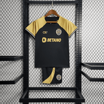 Kit infantil CR7 Sporting 2023/24