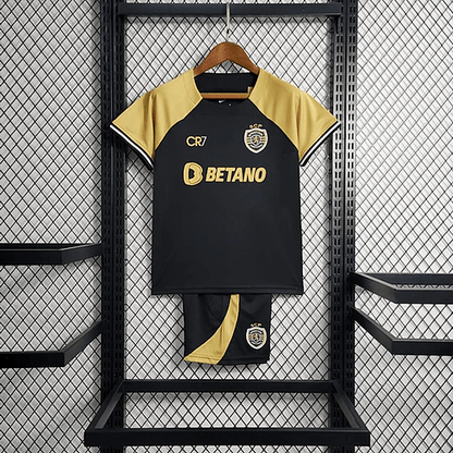 Kit infantil CR7 Sporting 2023/24