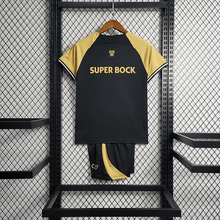 Kit infantil CR7 Sporting 2023/24