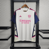Camiseta de entrenamiento blanca y rosa del Arsenal 2023/24