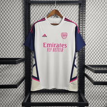 Camiseta de entrenamiento blanca y rosa del Arsenal 2023/24