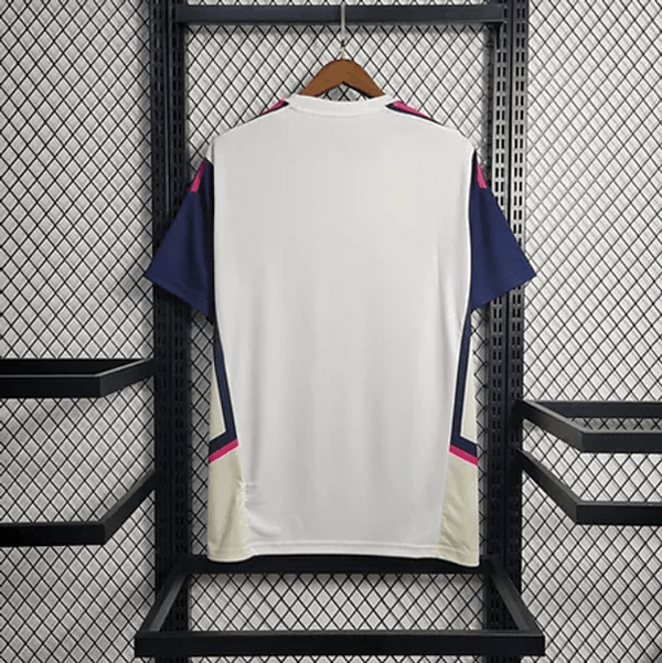 Camiseta de entrenamiento blanca y rosa del Arsenal 2023/24